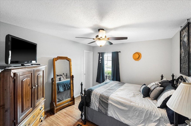 2990 SW Ventura St, Port Saint Lucie, FL 34953 - bedroom with light wood finished floors, a ceiling fan, and a textured ceiling