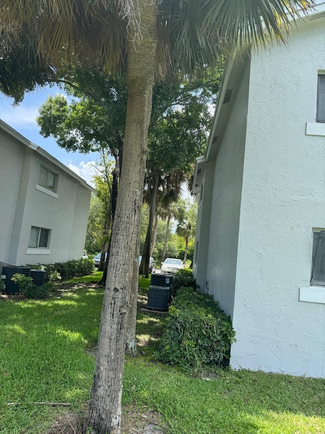 984 Lake Victoria Dr Unit B, West Palm Beach, FL 33411 - view of grassy yard