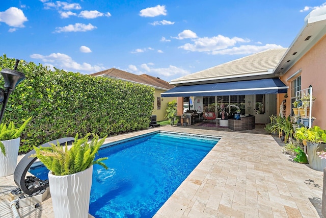 231 Caravelle Dr, Jupiter, FL 33458 - outdoor pool with a patio and outdoor lounge area