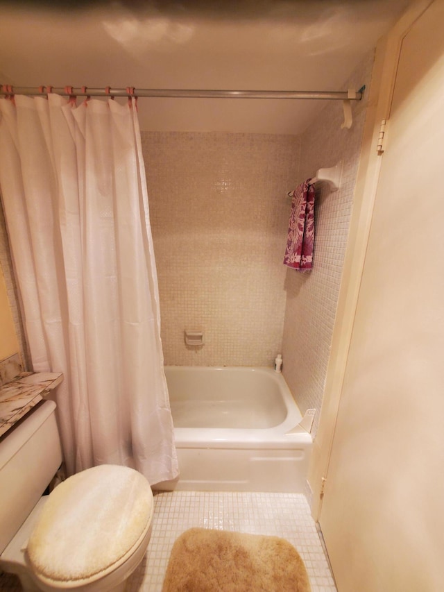 2200 Springdale Blvd Unit 306, Palm Springs, FL 33461 - bathroom featuring tile patterned floors and shower / bath combination with curtain