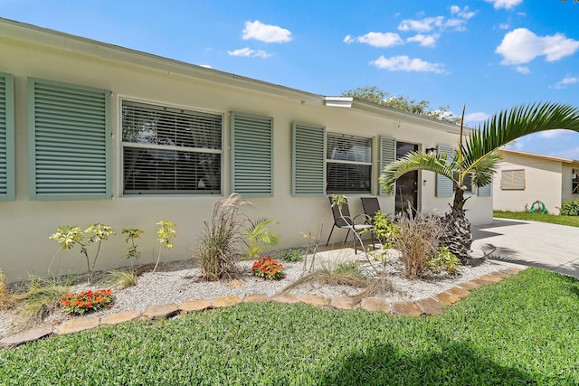1008 Mohawk St, Jupiter, FL 33458 - view of front of house featuring a patio area and stucco siding