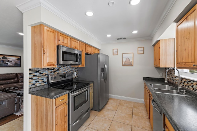 1008 Mohawk St, Jupiter, FL 33458 - kitchen with stainless steel appliances, dark countertops, backsplash, crown molding, and recessed lighting
