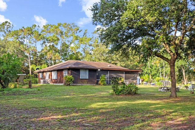 12401 174th Pl N, Jupiter, FL 33478 - rear view of property featuring a sunroom and a yard