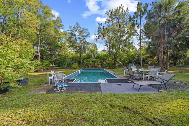 12401 174th Pl N, Jupiter, FL 33478 - outdoor pool featuring a patio, a yard, and view of wooded area