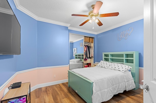 240 Honeysuckle Dr, Jupiter, FL 33458 - bedroom with wood finished floors, ornamental molding, a closet, and ceiling fan
