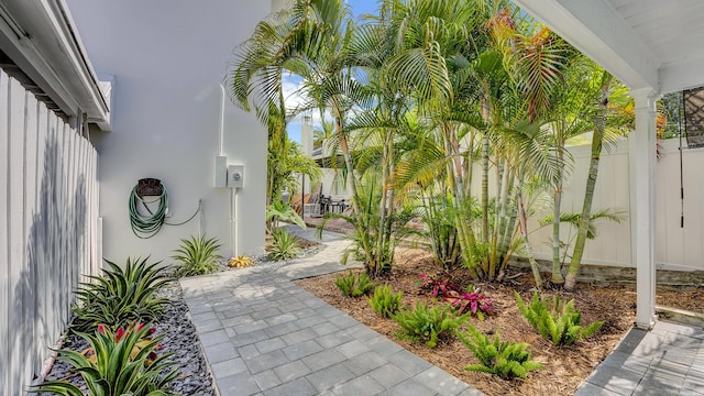 218 NE 10th St, Delray Beach, FL 33444 - view of yard