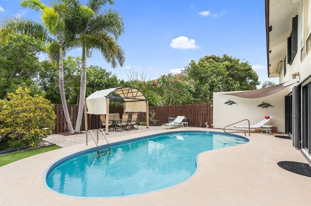 368 SW 29th Ave, Delray Beach, FL 33445 - rear view of house with stucco siding and a patio