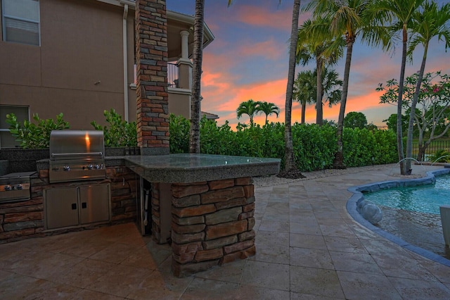 718 Edgebrook Ln, West Palm Beach, FL 33411 - view of patio featuring an outdoor kitchen