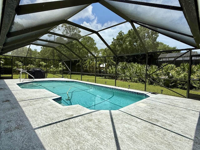 13021 150th Ct N, Jupiter, FL 33478 - swimming pool featuring a patio, glass enclosure, and a lawn