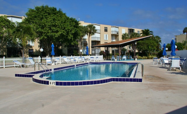 896 N Federal Hwy Unit 324, Lantana, FL 33462 - community pool with a patio