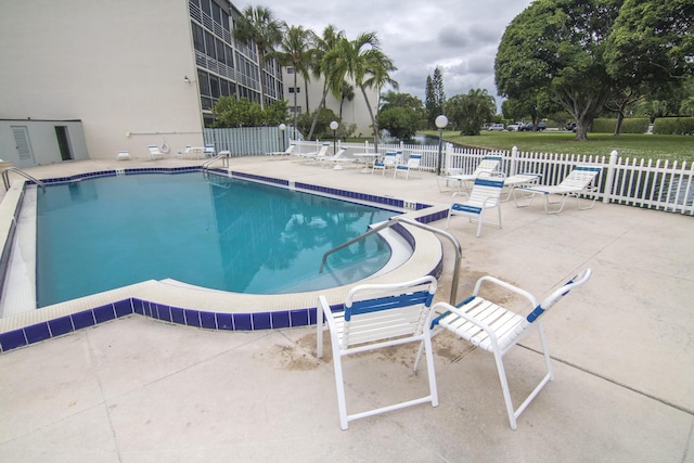 896 N Federal Hwy Unit 324, Lantana, FL 33462 - community pool with a patio