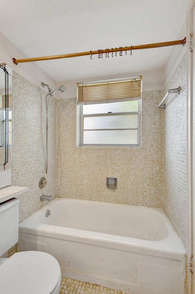 47 Camden Unit B, West Palm Beach, FL 33417 - bathroom with toilet and  shower combination