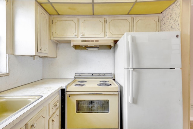 47 Camden Unit B, West Palm Beach, FL 33417 - kitchen featuring white appliances, under cabinet range hood, and light countertops