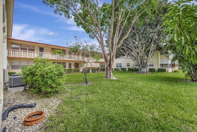 47 Camden Unit B, West Palm Beach, FL 33417 - view of green lawn