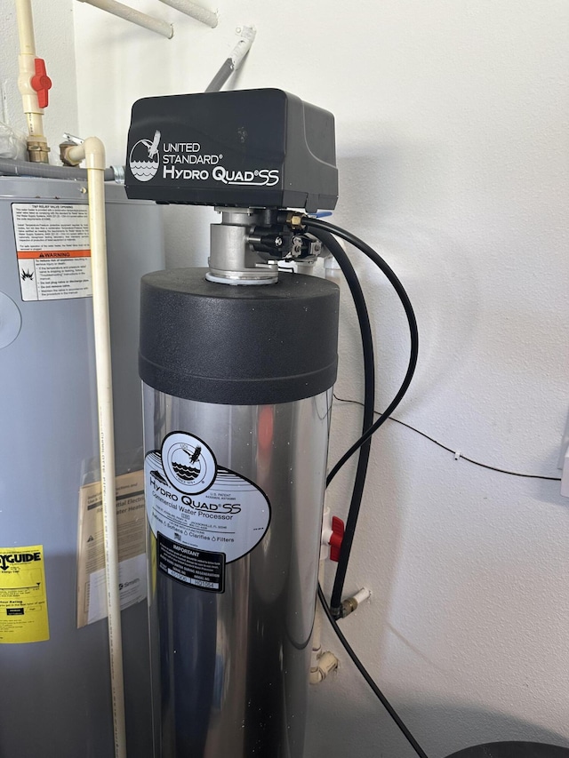 13106 Jeter Creek Dr, Riverview, FL 33579 - utilities with water heater