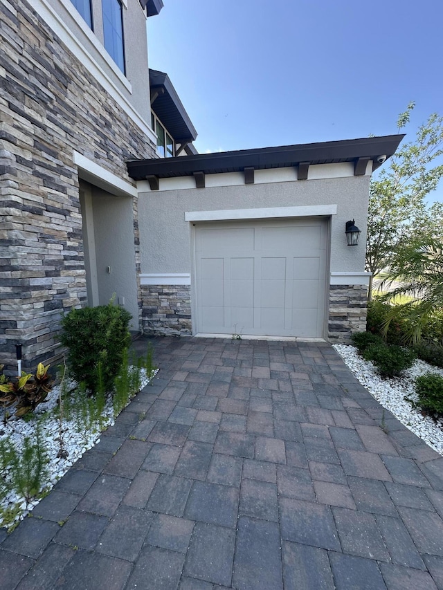 13106 Jeter Creek Dr, Riverview, FL 33579 - garage featuring driveway