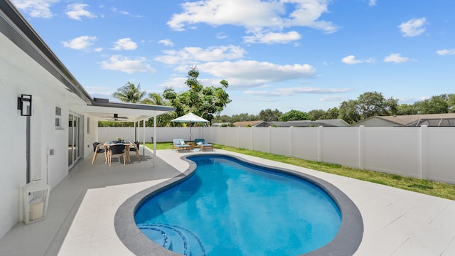 2654 NW 32nd St, Boca Raton, FL 33434 - view of pool with a patio area, outdoor dining area, a fenced backyard, and ceiling fan