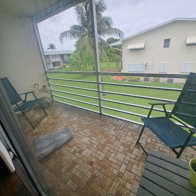 70 Easthampton C, West Palm Beach, FL 33417 - sunroom / solarium featuring plenty of natural light and vaulted ceiling