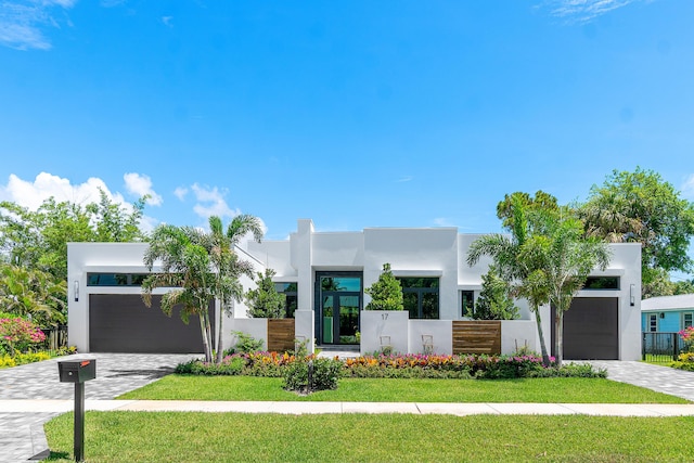 17 NW 15th St, Delray Beach, FL 33444 - contemporary house featuring stucco siding, a garage, and decorative driveway