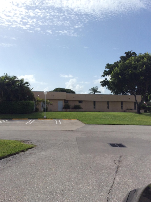 470 Executive Center Dr Unit 2K, West Palm Beach, FL 33401 - ranch-style house with uncovered parking and a front lawn