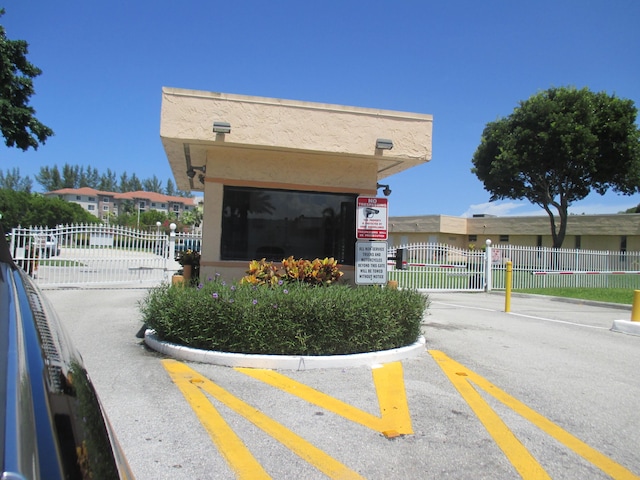 470 Executive Center Dr Unit 2K, West Palm Beach, FL 33401 - view of community featuring a gate