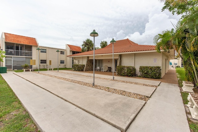 1428 SE 4th Ave Unit 127, Deerfield Beach, FL 33441 - view of front facade featuring a tile roof and stucco siding