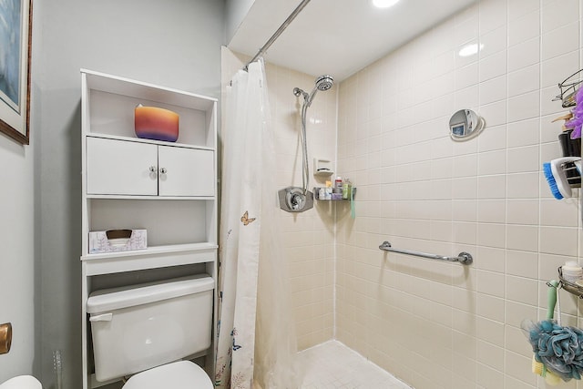 11063 Oakdale Rd, Boynton Beach, FL 33437 - bathroom featuring a tile shower