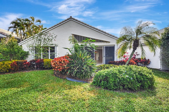 11857 Fountainside Cir, Boynton Beach, FL 33437 - view of side of home with stucco siding and a lawn