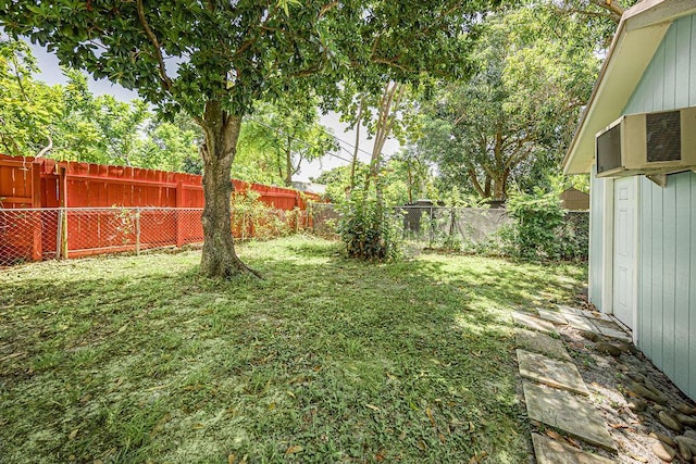 1606 16th Ave N, Lake Worth Beach, FL 33460 - fenced backyard featuring an outbuilding
