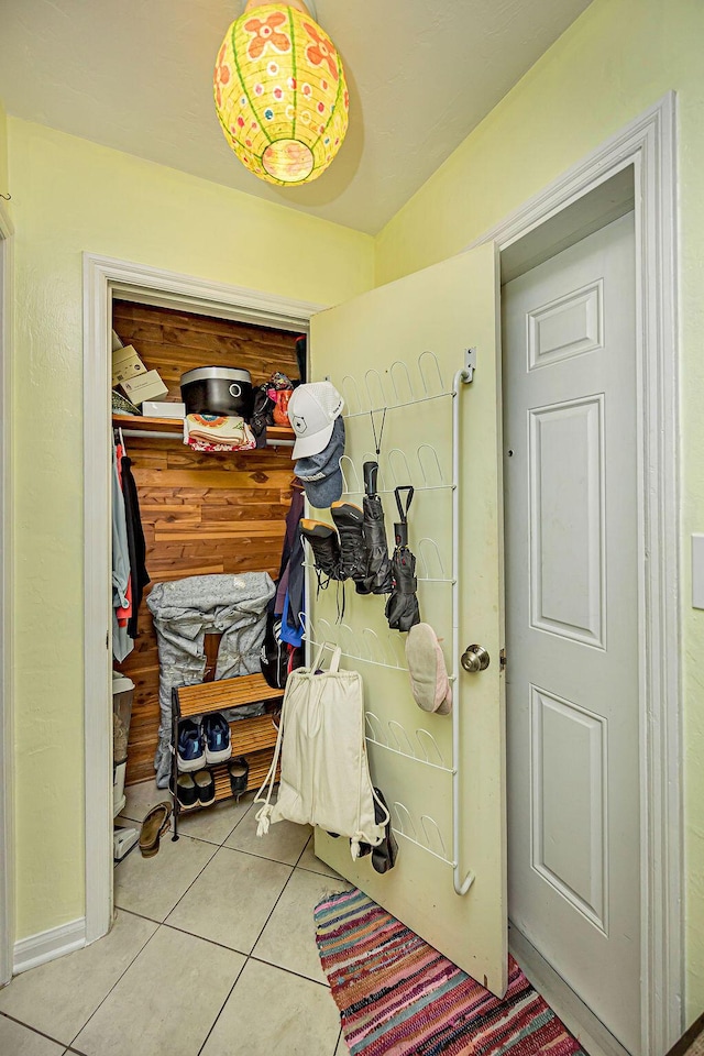 1606 16th Ave N, Lake Worth Beach, FL 33460 - laundry room with tile patterned floors