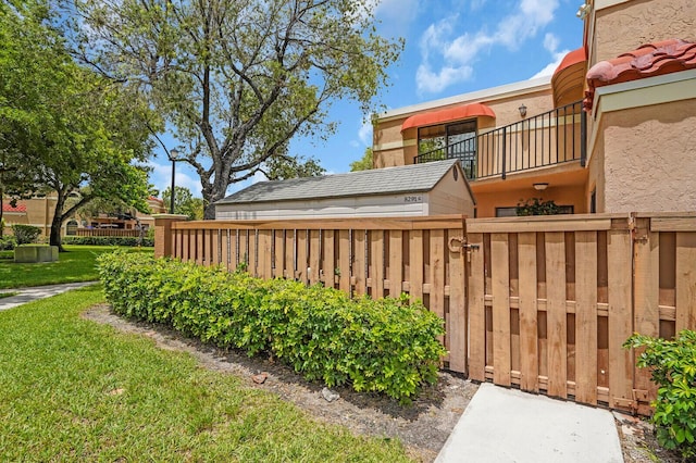 8291 Thames Blvd Unit C, Boca Raton, FL 33433 - view of yard featuring a balcony and a gate