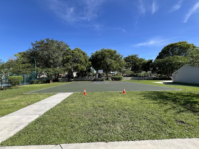 717 Gardens Dr Unit 106, Pompano Beach, FL 33069 - view of property's community featuring community basketball court and a lawn