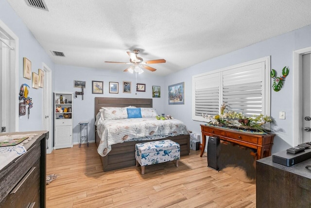 7376 W Oakridge Cir Unit C4320, Lake Worth, FL 33462 - bedroom featuring light wood-style floors, a textured ceiling, and a ceiling fan
