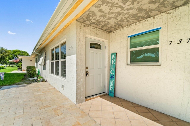7376 W Oakridge Cir Unit C4320, Lake Worth, FL 33462 - view of exterior entry with stucco siding