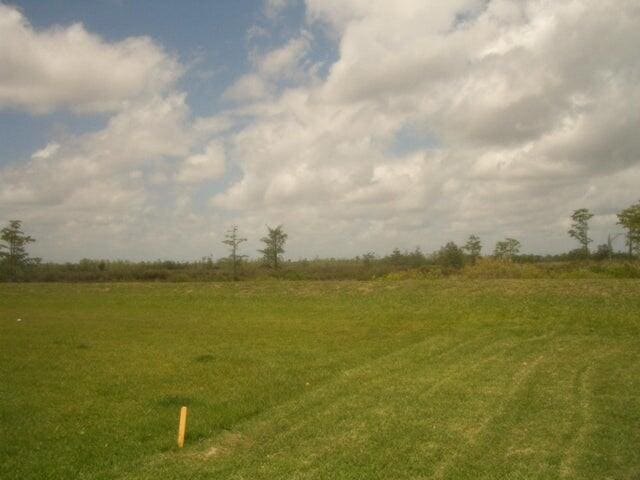 24 Dunbar Rd, Palm Beach Gardens, FL 33418 - view of green lawn with a rural view