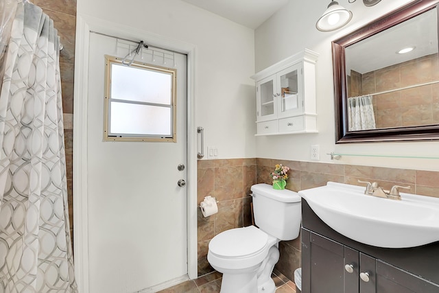 790 SE Ablett Ln, Port Saint Lucie, FL 34984 - bathroom featuring vanity, tile walls, a shower with curtain, and a wainscoted wall