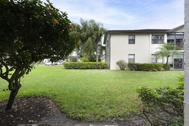 7626 Tahiti Ln Unit 104, Lake Worth, FL 33467 - view of green lawn