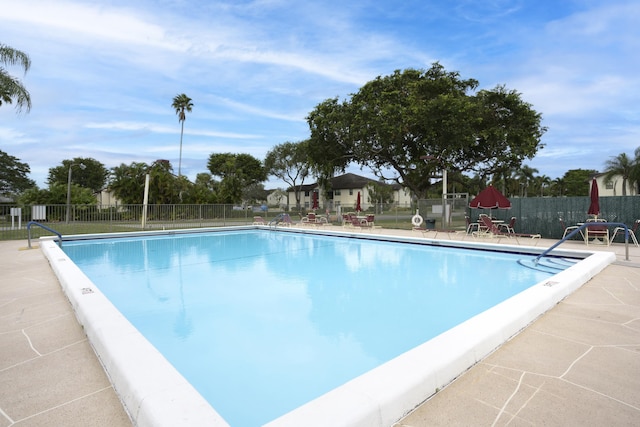 7626 Tahiti Ln Unit 104, Lake Worth, FL 33467 - community pool with a patio
