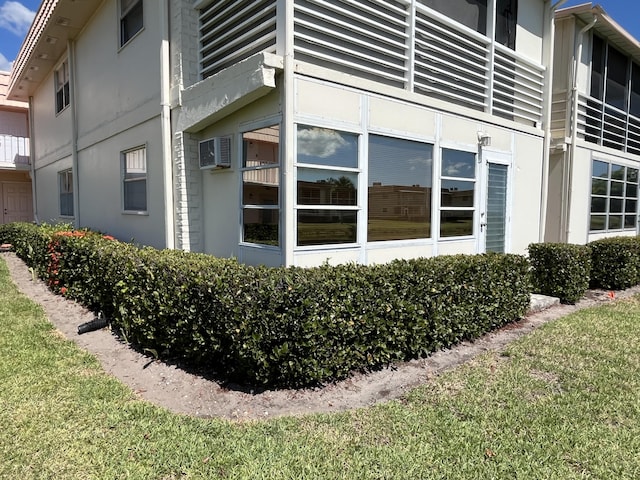 291 Saxony Unit G, Delray Beach, FL 33446 - view of home's exterior featuring stucco siding and a yard