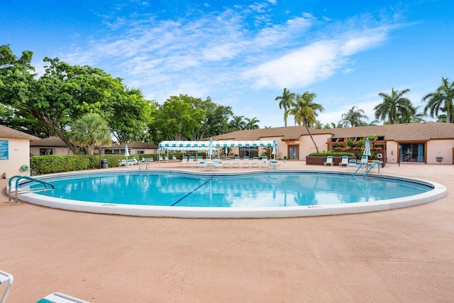 14721 Bonaire Blvd Unit 101, Delray Beach, FL 33446 - community pool with a patio area