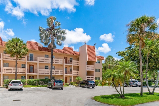 14721 Bonaire Blvd Unit 101, Delray Beach, FL 33446 - view of property with uncovered parking
