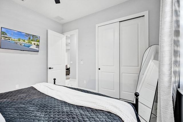 5476 NW Cambo Ct, Port Saint Lucie, FL 34986 - bedroom with a closet and a ceiling fan