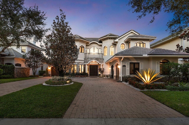 8984 Three Rail Dr, Boynton Beach, FL 33472 - view of front of property with curved driveway, stucco siding, and a yard