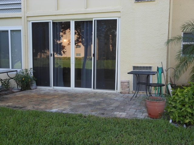 2515 NE 1st Ct Unit 117, Boynton Beach, FL 33435 - doorway to property featuring stucco siding and a patio area