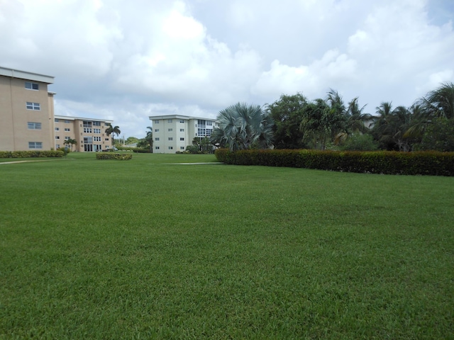 2515 NE 1st Ct Unit 117, Boynton Beach, FL 33435 - surrounding community with a yard