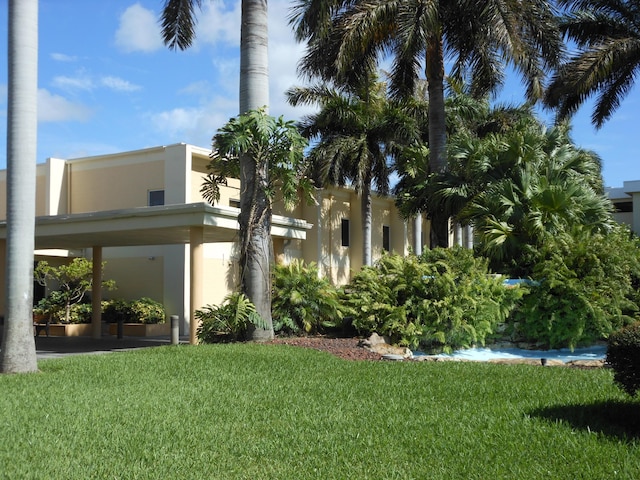 2515 NE 1st Ct Unit 117, Boynton Beach, FL 33435 - view of property exterior featuring a lawn and stucco siding