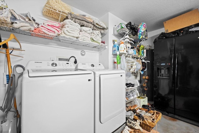 1047 Via Jardin, Riviera Beach, FL 33418 - laundry area featuring washing machine and dryer
