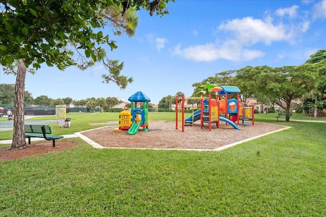 1047 Via Jardin, Riviera Beach, FL 33418 - community play area with a yard