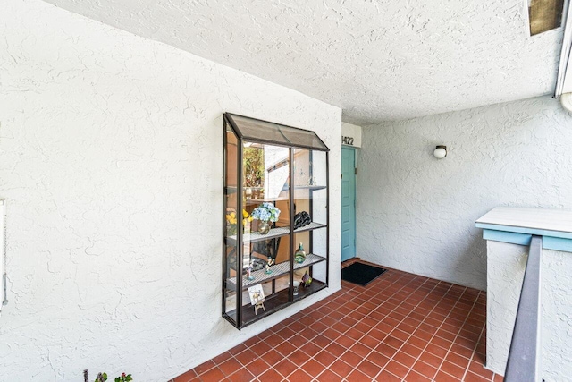 5020 Golfview Ct Unit 1422, Delray Beach, FL 33484 - exterior space featuring a textured wall, a textured ceiling, and dark tile patterned flooring
