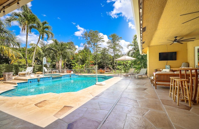 15687 83rd Way N, Palm Beach Gardens, FL 33418 - view of pool featuring a patio area, a ceiling fan, a pool with connected hot tub, and a bar
